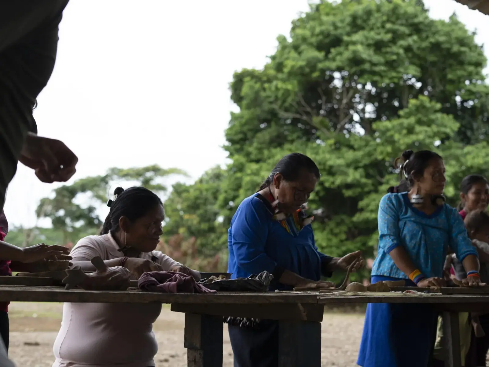 Mujeres ceramistas reunidas en Pumpuentsa